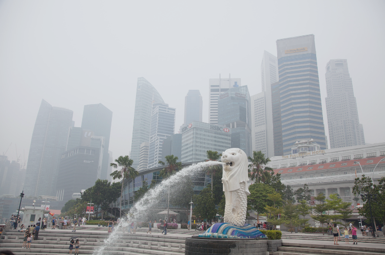 Singapore's Marina Bay skyline featuring the Merlion and modern skyscrapers, highlighting the city's business environment.